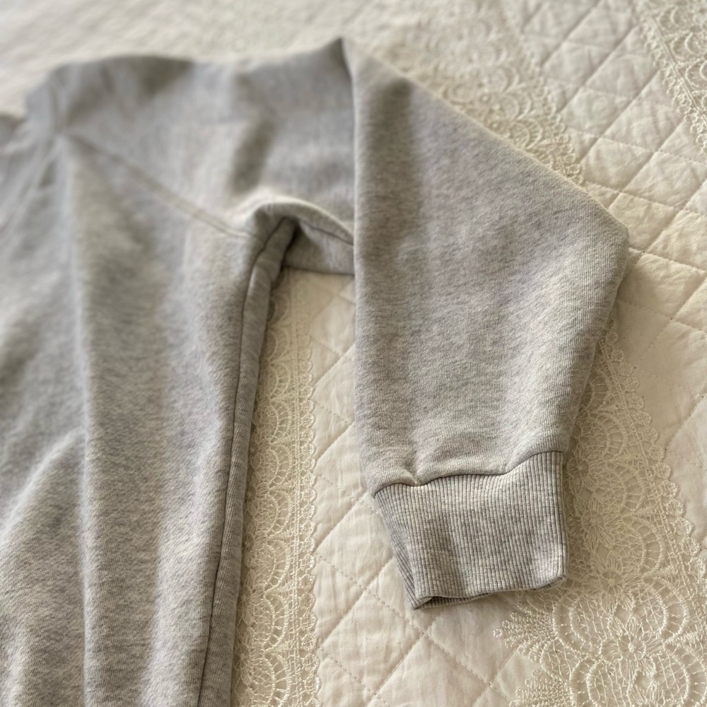 Universal Thread Heather Gray V-Neck Sweatshirt C… - image 7